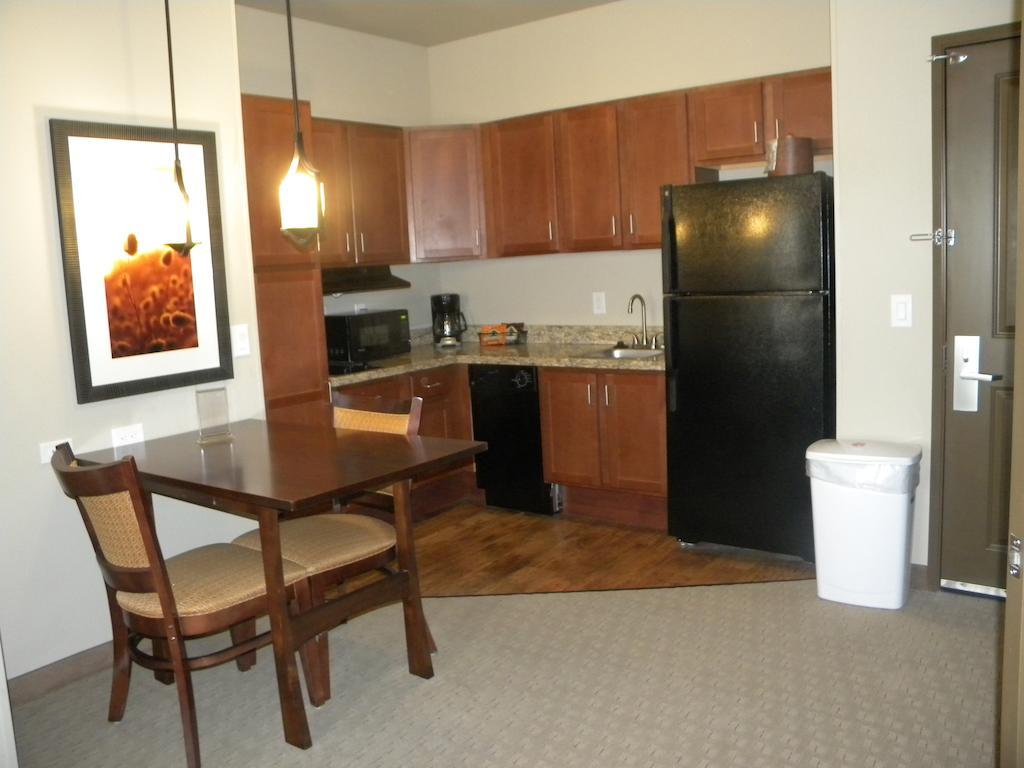 Teddy'S Residential Suites Watford City Exterior foto